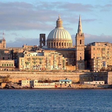 Idyllic Apartment Steps From The Promenade Sliema Bagian luar foto