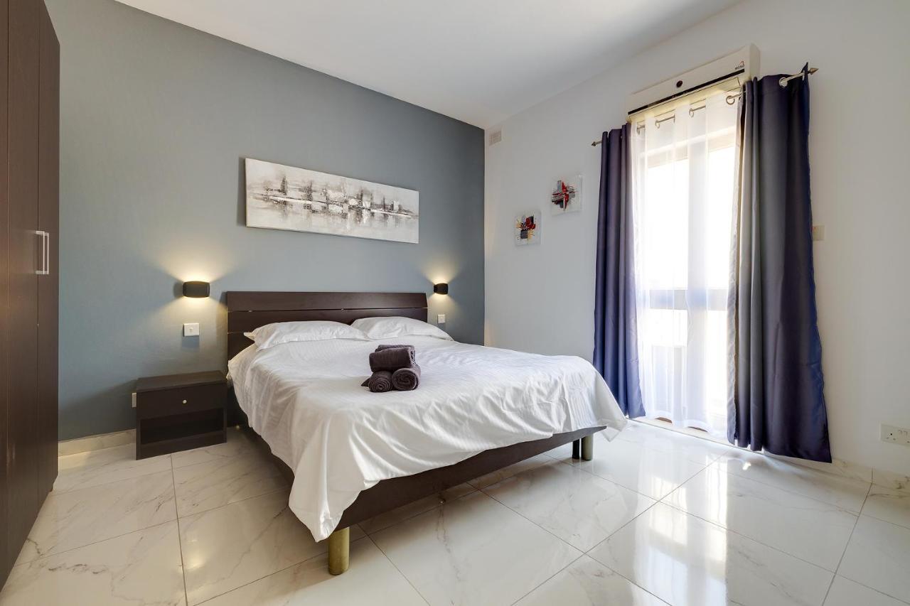 Idyllic Apartment Steps From The Promenade Sliema Bagian luar foto