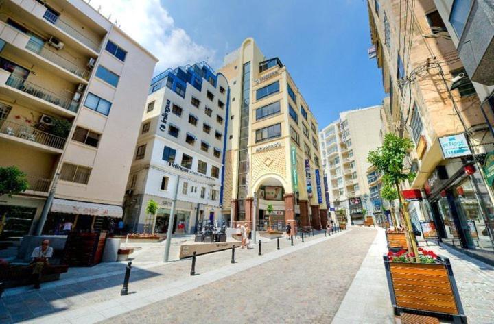 Idyllic Apartment Steps From The Promenade Sliema Bagian luar foto