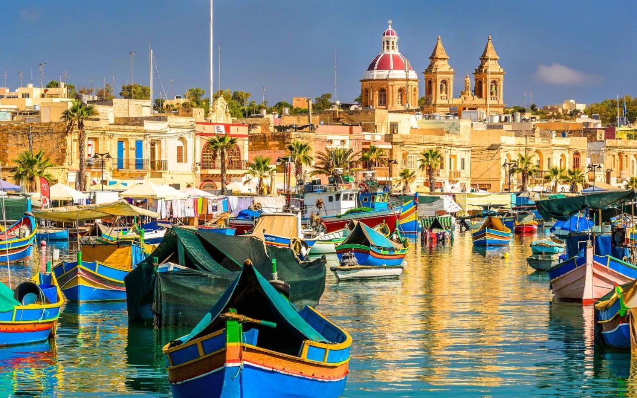 Idyllic Apartment Steps From The Promenade Sliema Bagian luar foto