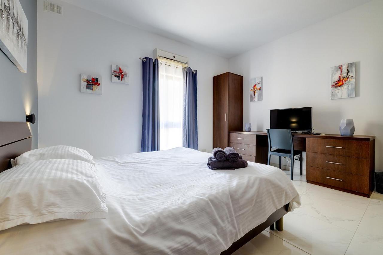 Idyllic Apartment Steps From The Promenade Sliema Bagian luar foto