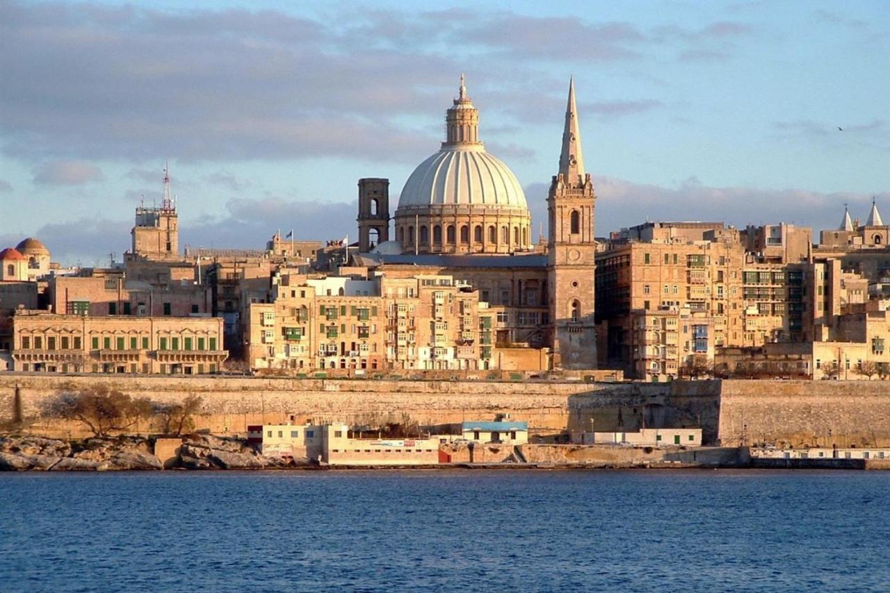 Idyllic Apartment Steps From The Promenade Sliema Bagian luar foto