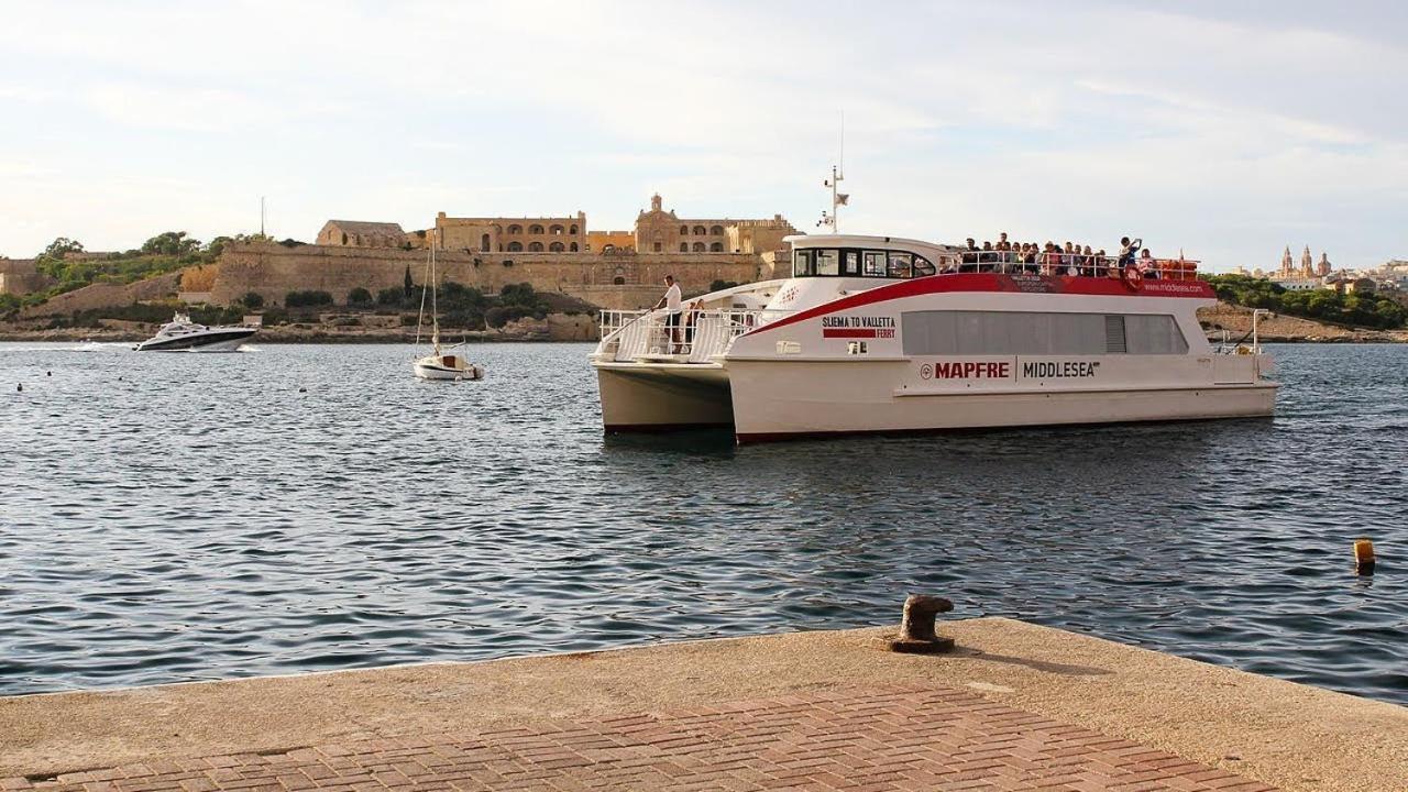 Idyllic Apartment Steps From The Promenade Sliema Bagian luar foto