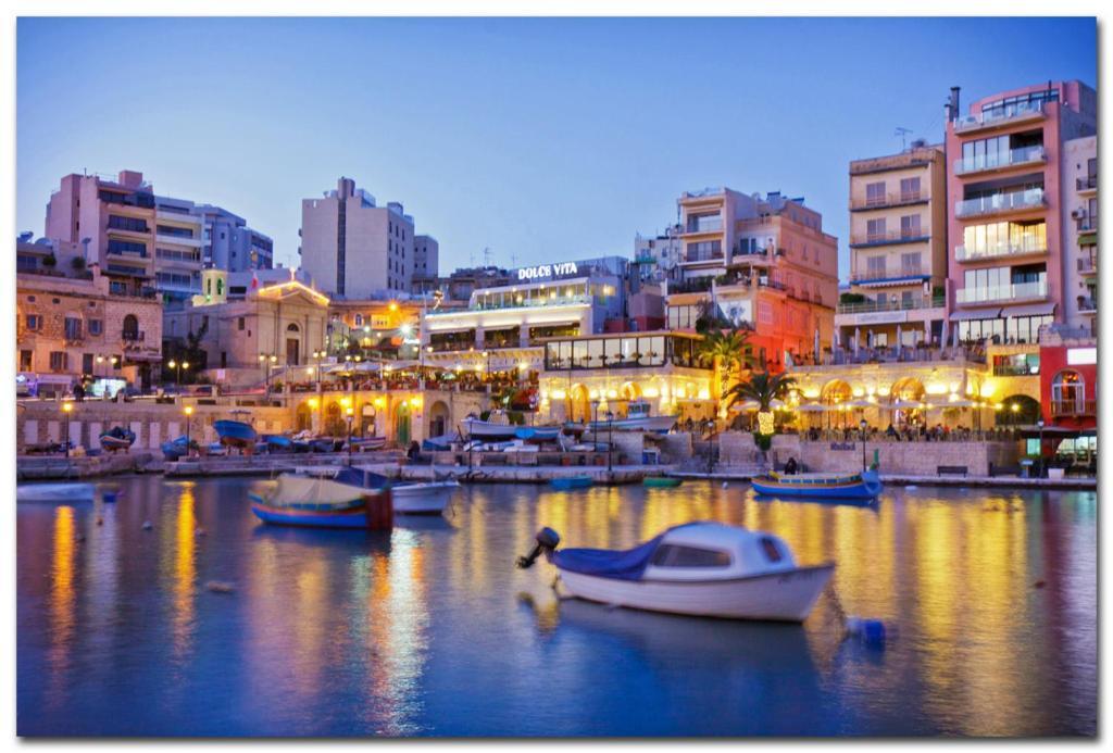 Idyllic Apartment Steps From The Promenade Sliema Bagian luar foto