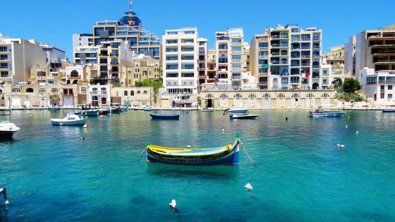 Idyllic Apartment Steps From The Promenade Sliema Bagian luar foto