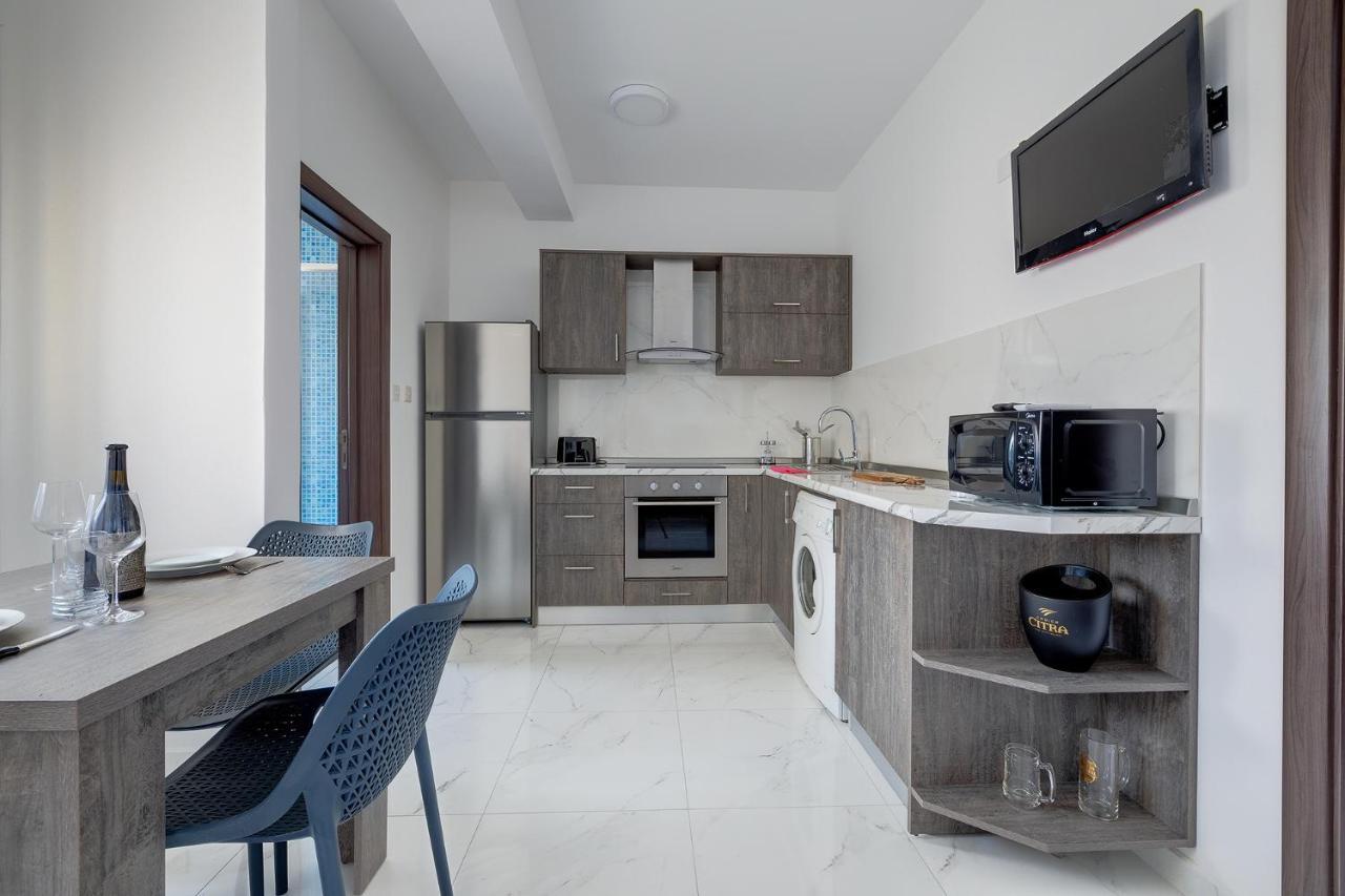 Idyllic Apartment Steps From The Promenade Sliema Bagian luar foto
