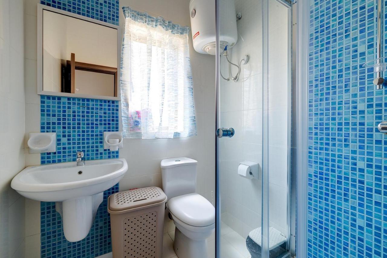 Idyllic Apartment Steps From The Promenade Sliema Bagian luar foto