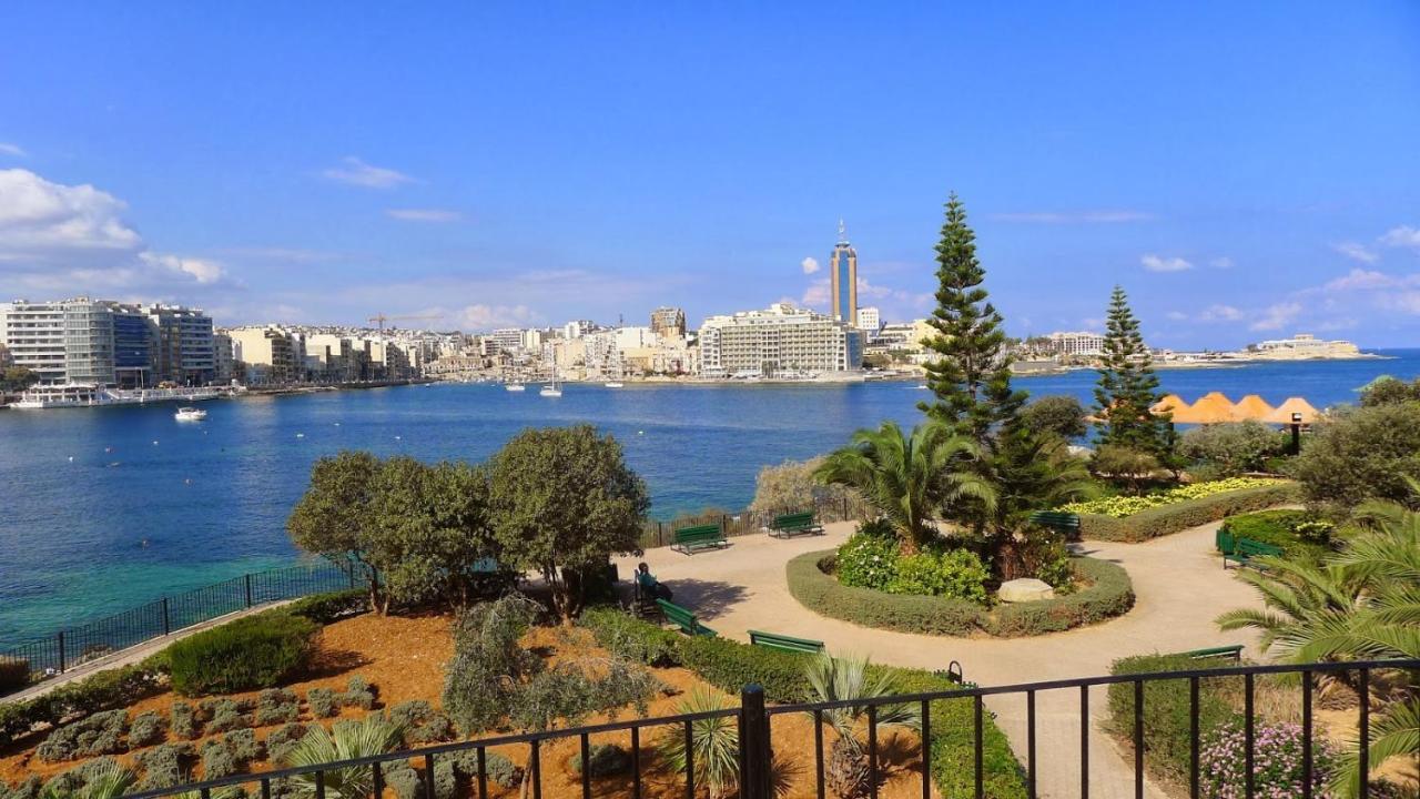 Idyllic Apartment Steps From The Promenade Sliema Bagian luar foto