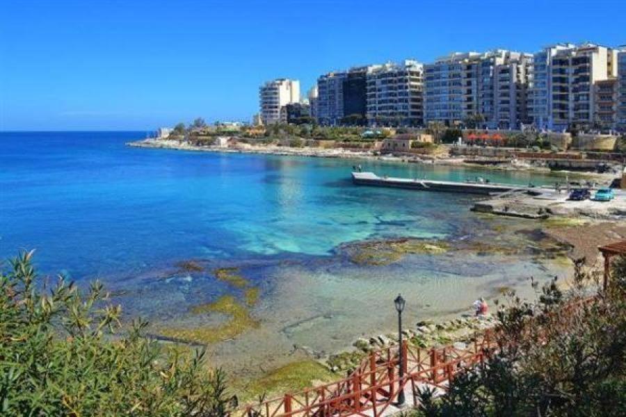 Idyllic Apartment Steps From The Promenade Sliema Bagian luar foto